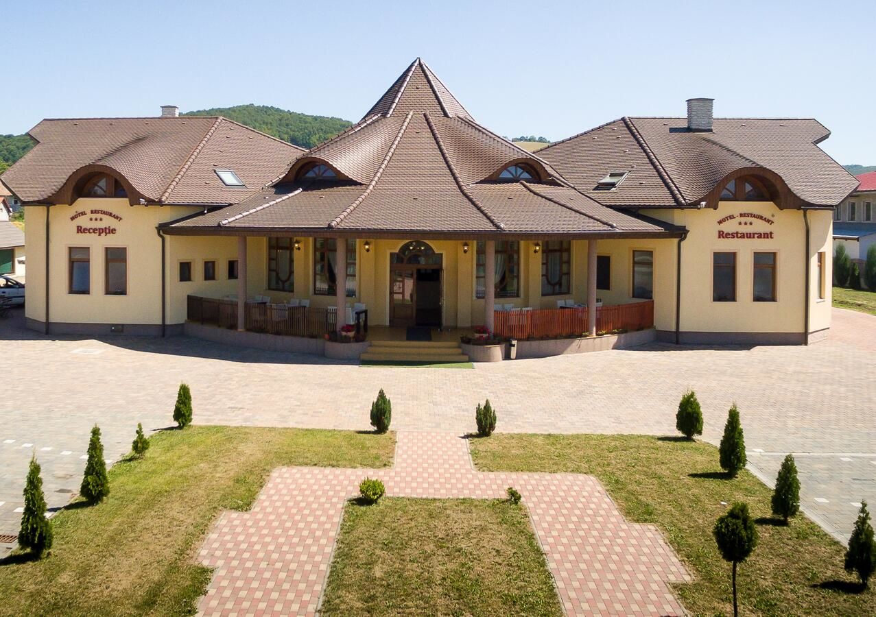 Отель Korona King Ernei